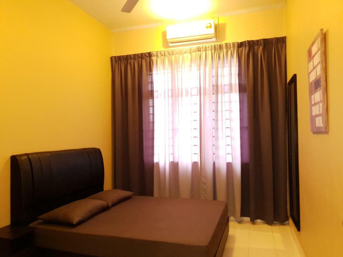 Lindanazri Homestay Mitc Melaka Buitenkant foto