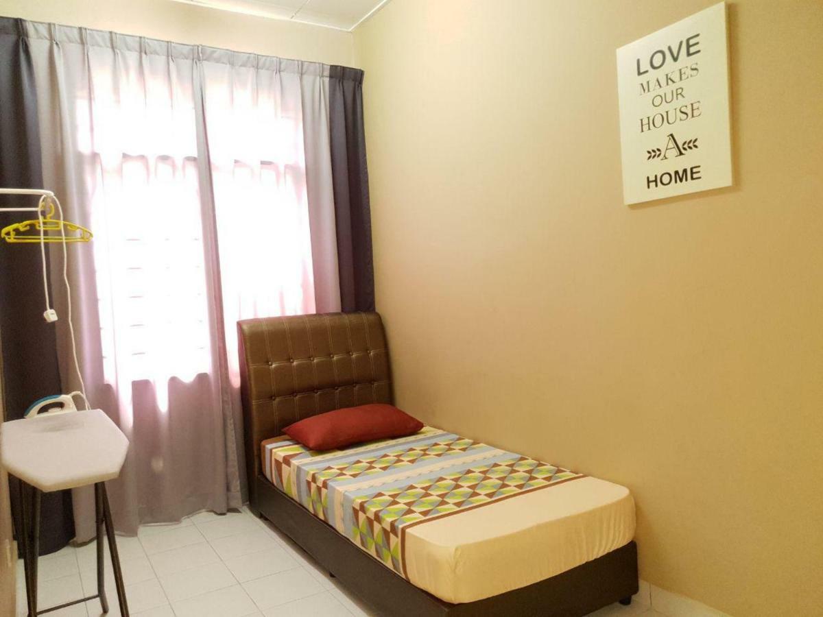 Lindanazri Homestay Mitc Melaka Buitenkant foto
