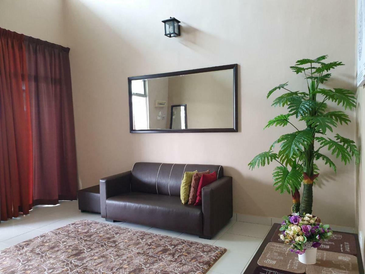 Lindanazri Homestay Mitc Melaka Buitenkant foto
